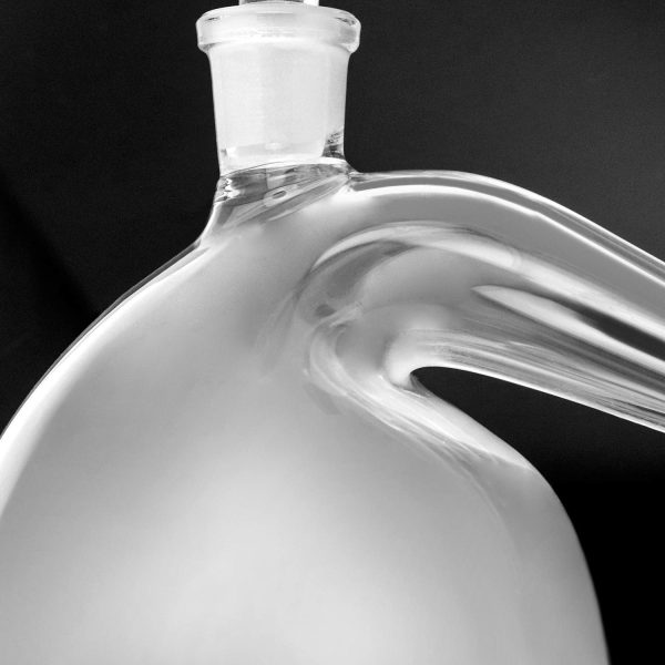 QWORK Distillation Retort, 250ml Lab Distillation Apparatus with Round Bottom and Ground Glass Stopper, for Distilling High Boiling Liquids - Image 6