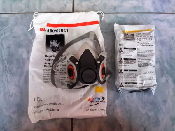3M 6100/07024 HALF FACE MASK