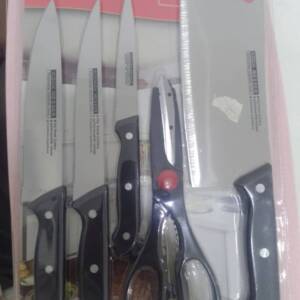 AAAAA KITCHEN SET OF KNIVES &CHOPPING BOARD