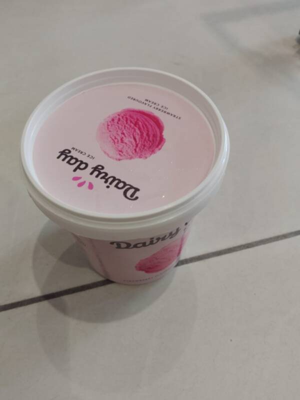 DAIRY DAY ICE CREAM STRAWBERRY FLAVOURED ICE CREAM