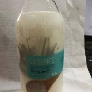 ESSENCE MILK MOISTURIZER WHITENING BATH SALTS