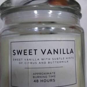 SWEET VANILLA SCENTED CANDLE