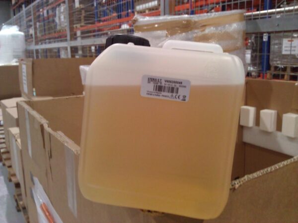 (op. table St?ris) HYDRAULIC OIL V606200048