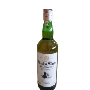 Black and White blended scotch whisky 40%vol. ? 750ml