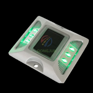 Solar reflective road stud