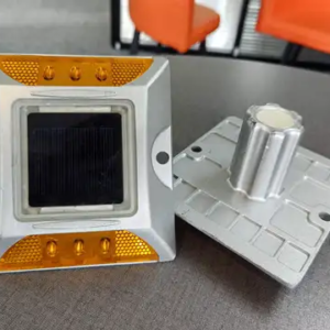 Solar road stud cat eye traffic reflector