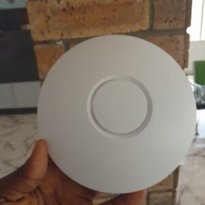 Wireless distribution device
