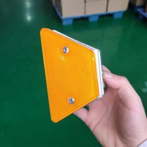 Road guard stud