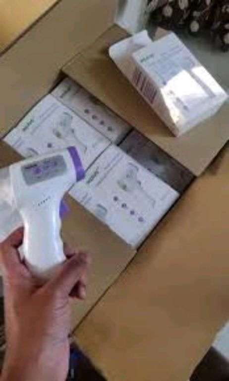 Contactless AIQURA Thermometer