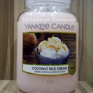 COCONUT RICE CREAM SCENTED CANDLE