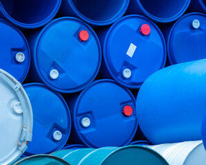 EMPTY DRUMS AND KEGS