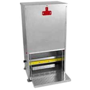TREADLE FEEDERS FOR POULTRY